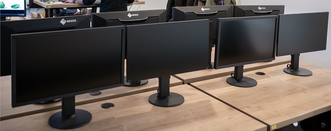 four fully equipped eizo workstations eea