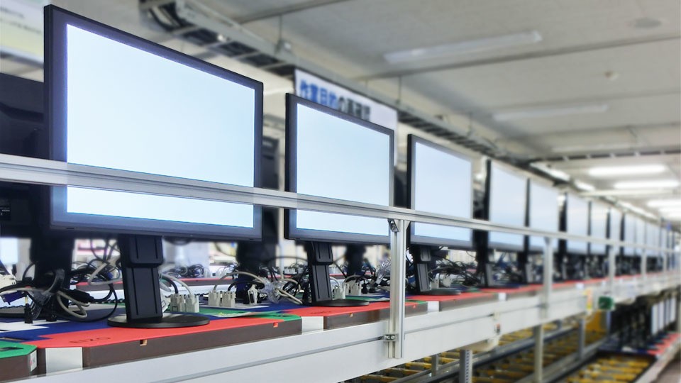 monitor on conveyor belt during the aging process2x e00